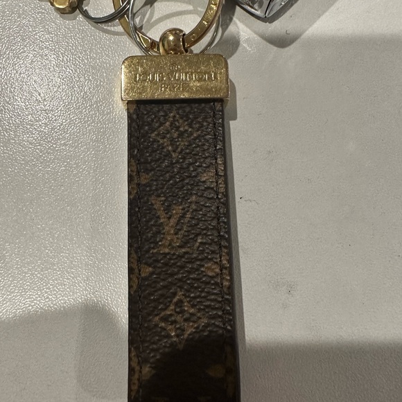 Authentic LV DRAGONNE KEY HOLDER - Picture 2 of 7